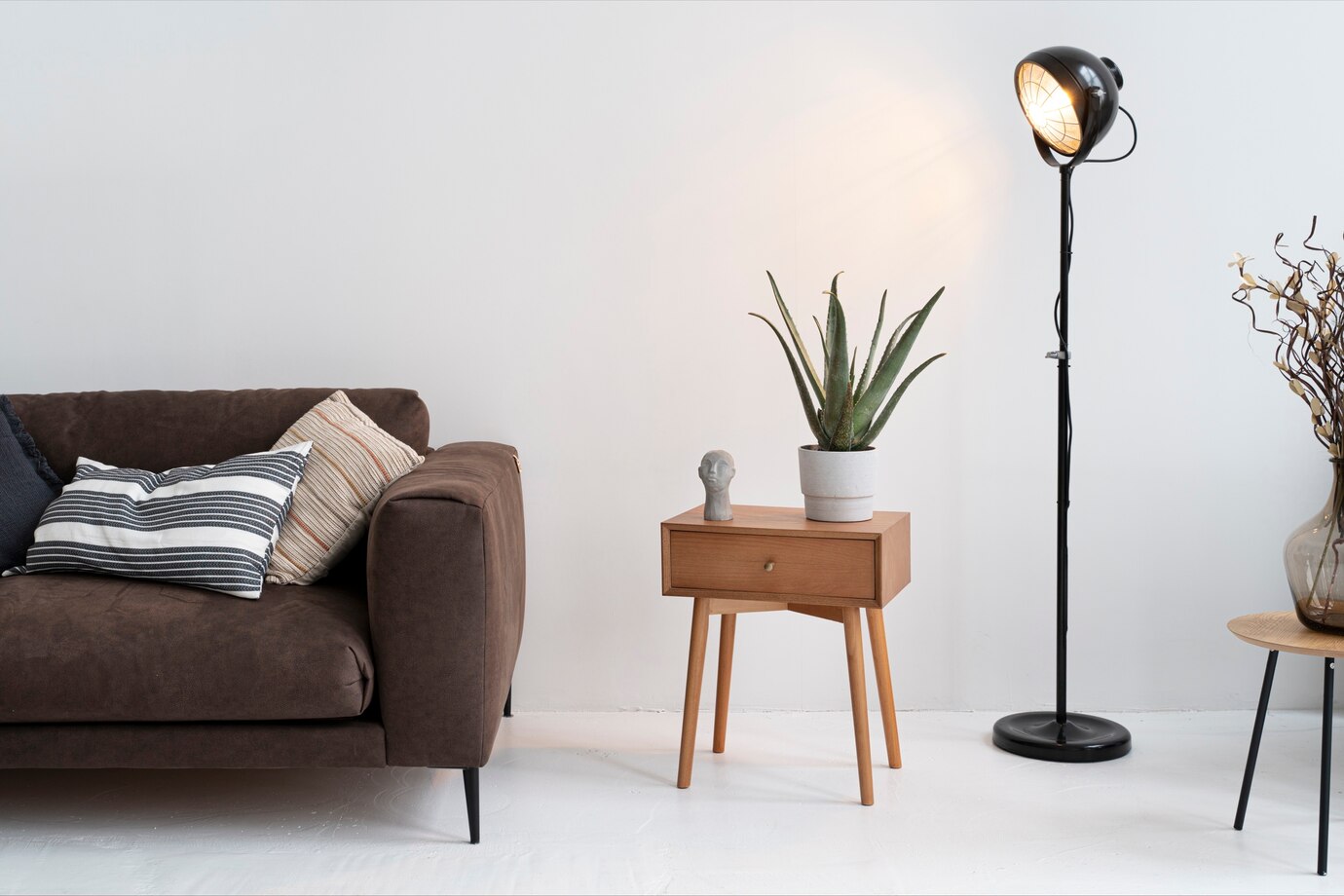 empty-modern-room-with-furniture_23-2149178327.jpg
